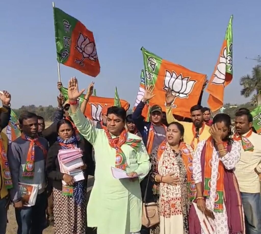 तृणमूल के गढ़ आसनसोल उत्तर में सेंध लगाने की कोशिश, भाजपा का घर-घर जनसंपर्क अभियान…