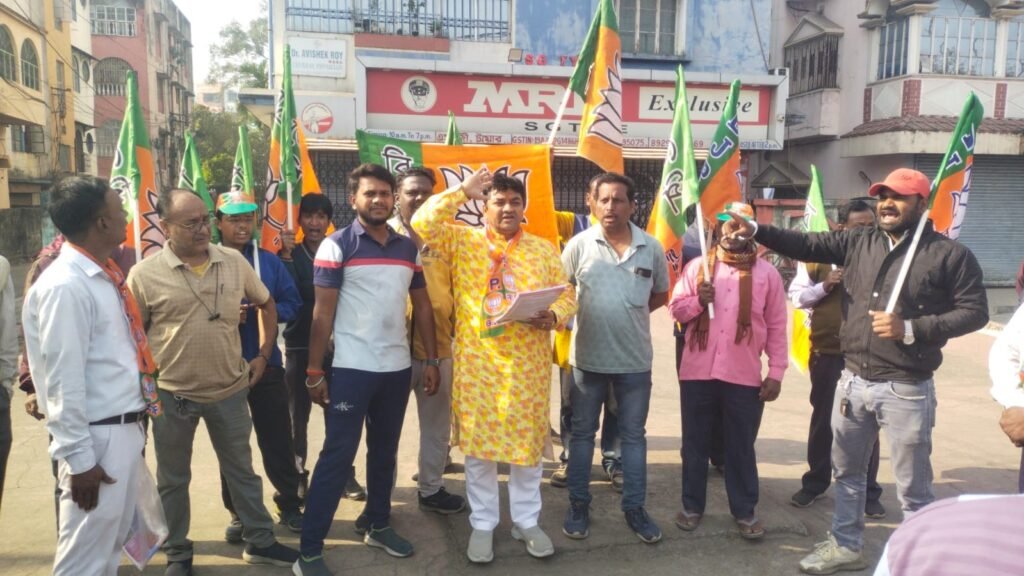 उत्तर विधानसभा के गोपालपुर में भाजपा के जनसंपर्क अभियान के दौरान पहुंचे तृणमूल कर्मी, बनी तनावपूर्ण स्थिति…