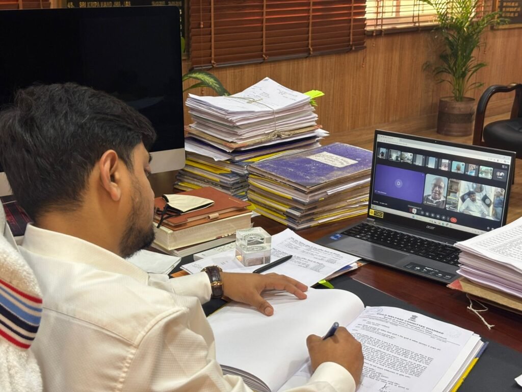 वीडियो कॉन्फ्रेंसिंग से उपायुक्त ने की मुख्यमंत्री पशुधन विकास योजना की समीक्षा…