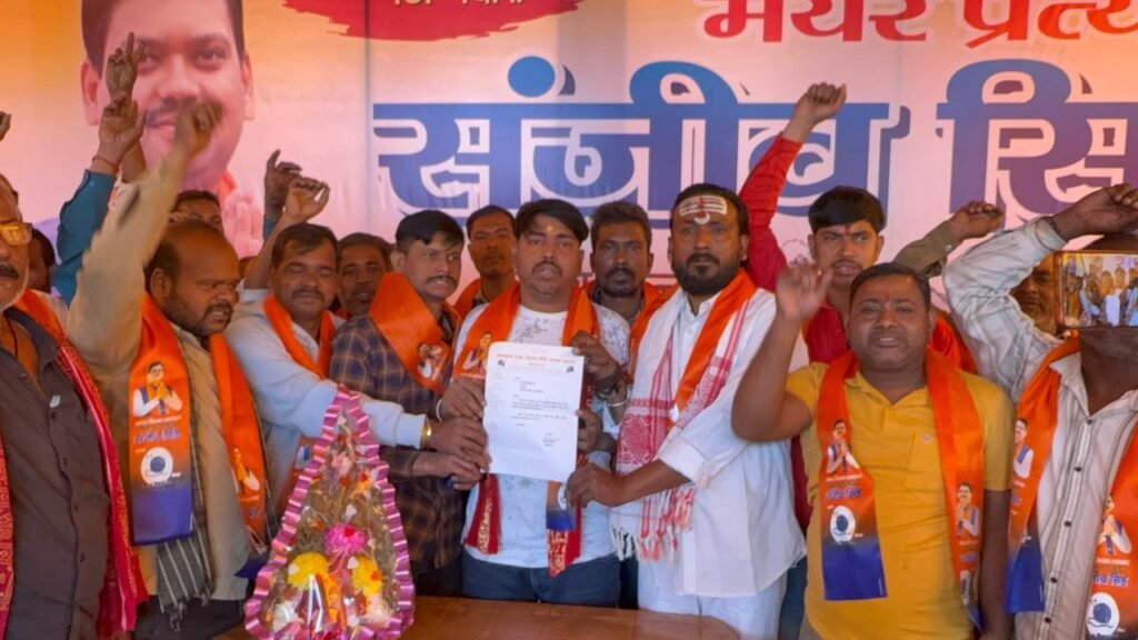 डीजल ऑटो चालक महासंघ का संजीव सिंह को पूर्ण समर्थन, पूर्व महापौर पर साधा निशाना…