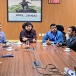 मतदान पदाधिकारियों का तृतीय व अंतिम रेंडमाइजेशन संपन्न..पोलिंग पार्टियों को बूथ से किया टैग…