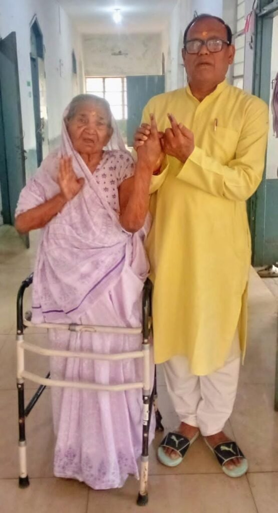96 वर्षीय कुसुम देवी ने किया मतदान, मतदाताओं के लिए बनी प्रेरणास्रोत….