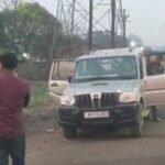 सिंह मेंशन समर्थक और पृथ्वी मेंशन समर्थक आपस मे भिड़े, मतदान केंद्र बना रणक्षेत्र, दोनों ओर से चला लाठी डंडा, कई घायल…