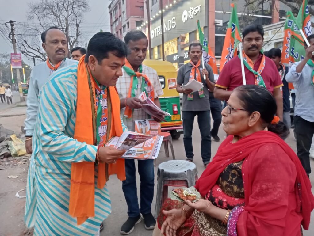 आसनसोल नगर निगम वार्ड 43 के 6 बूथों में भाजपा ने चलाया जनसंपर्क अभियान…