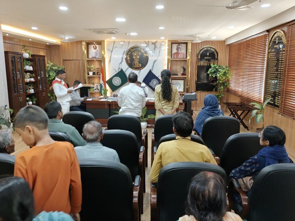 जनता दरबार में आमजनों की समस्याओं से अवगत हुए उपायुक्त, समस्याओं के निष्पादन हेतु अधिकारियों को दिए निर्देश…