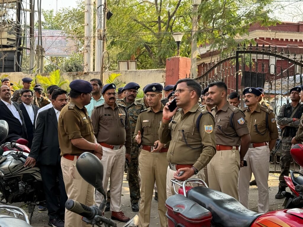 ई-मेल से बम की धमकी के बाद धनबाद कोर्ट में सुरक्षा अलर्ट…