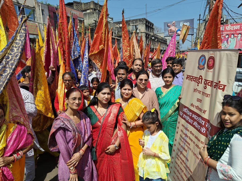धार्मिक आस्था के बीच सेवा का संदेश, मायुमं झरिया शाखा ने बांटा जल व मैंगो ड्रिंक…