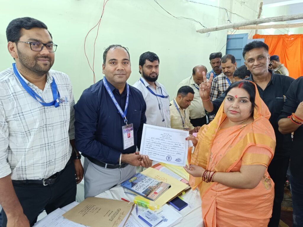 वार्ड संख्या 33 से 5050 वोट प्राप्त कर मेनका सिंह हुई विजय…