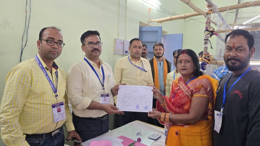 वार्ड संख्या 37 से 3483 वोट प्राप्त कर गुड़िया देवी हुई विजय…