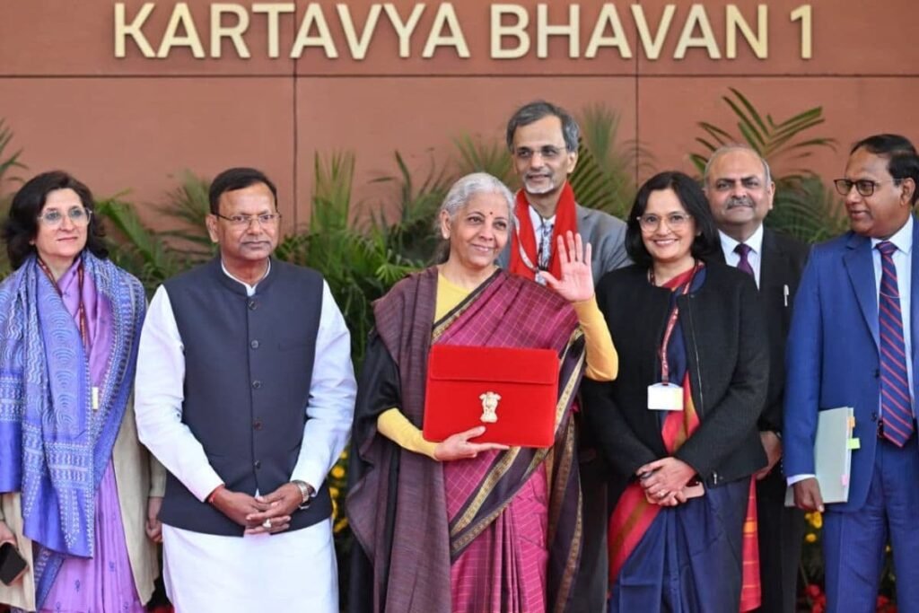 कैंसर की 17 दवाएं सस्ती, बैटरी और विमानों का ईंधन सस्ता होगा