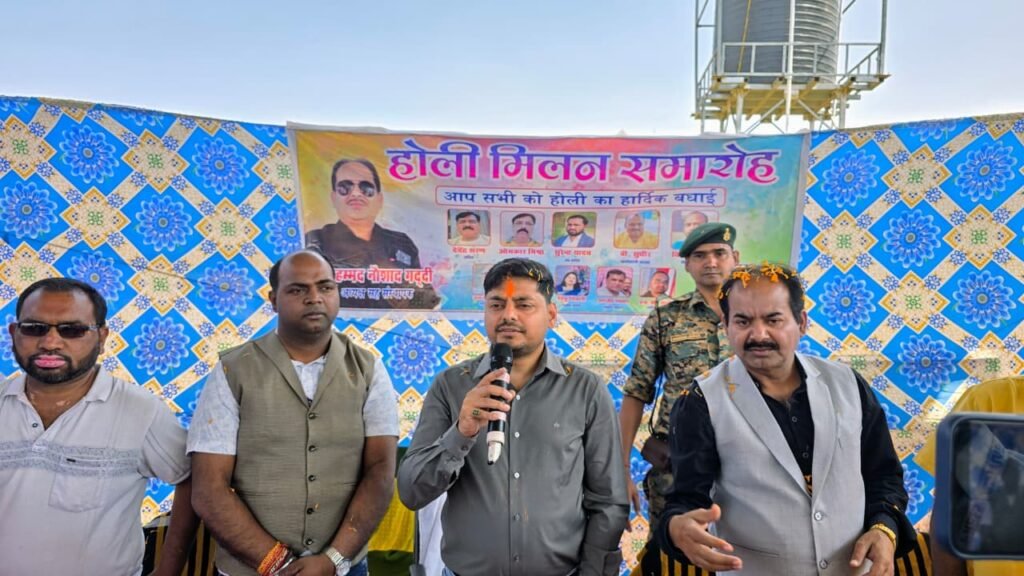 वृद्ध जनों के साथ उपायुक्त ने खेली अबीर-गुलाल व फूलों की होली…