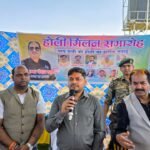 वृद्ध जनों के साथ उपायुक्त ने खेली अबीर-गुलाल व फूलों की होली…