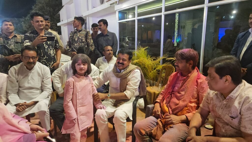 होली मिलन समारोह में बिहार के अल्पसंख्यक कल्याण मंत्री जामा खान ने मेयर संजीव सिंह को दी शुभकामनाएं….