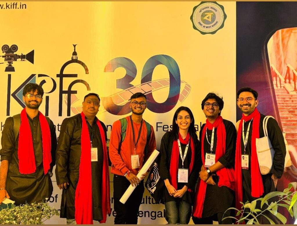 धनबाद में रिलीज़ हुई फिल्म ‘नुक्कड़ नाटक’, स्थानीय कलाकारों और लोकेशनों से जुड़ी है फिल्म की कहानी…