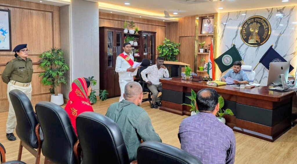 उपायुक्त ने सुनी आम नागरिकों की शिकायतें…