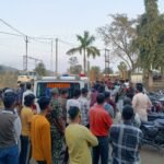 मौन पत्रकारिता का संकट: जब सच्चाई सड़क पर लहूलुहान पड़ी हो…