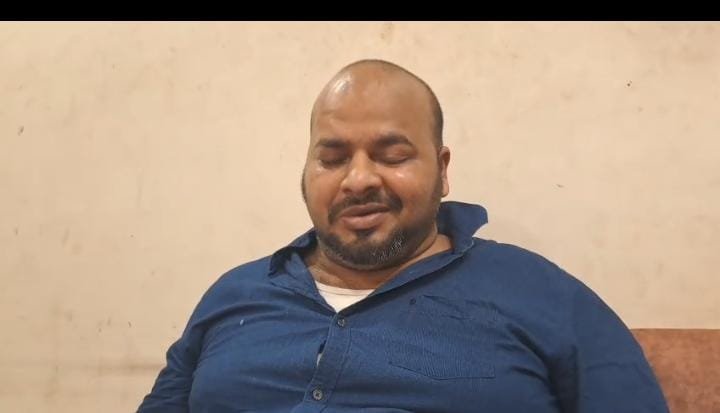 पीछे से हमला करना कायरता सामने से करे मुकाबला…