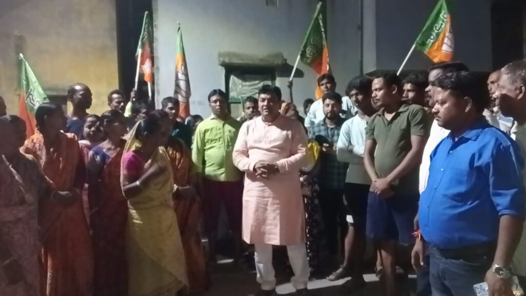 उत्तर धाधका में भाजपा के जनसंपर्क अभियान के दौरान जरूरतमंदों के बीच किए गए वस्त्र वितरण…