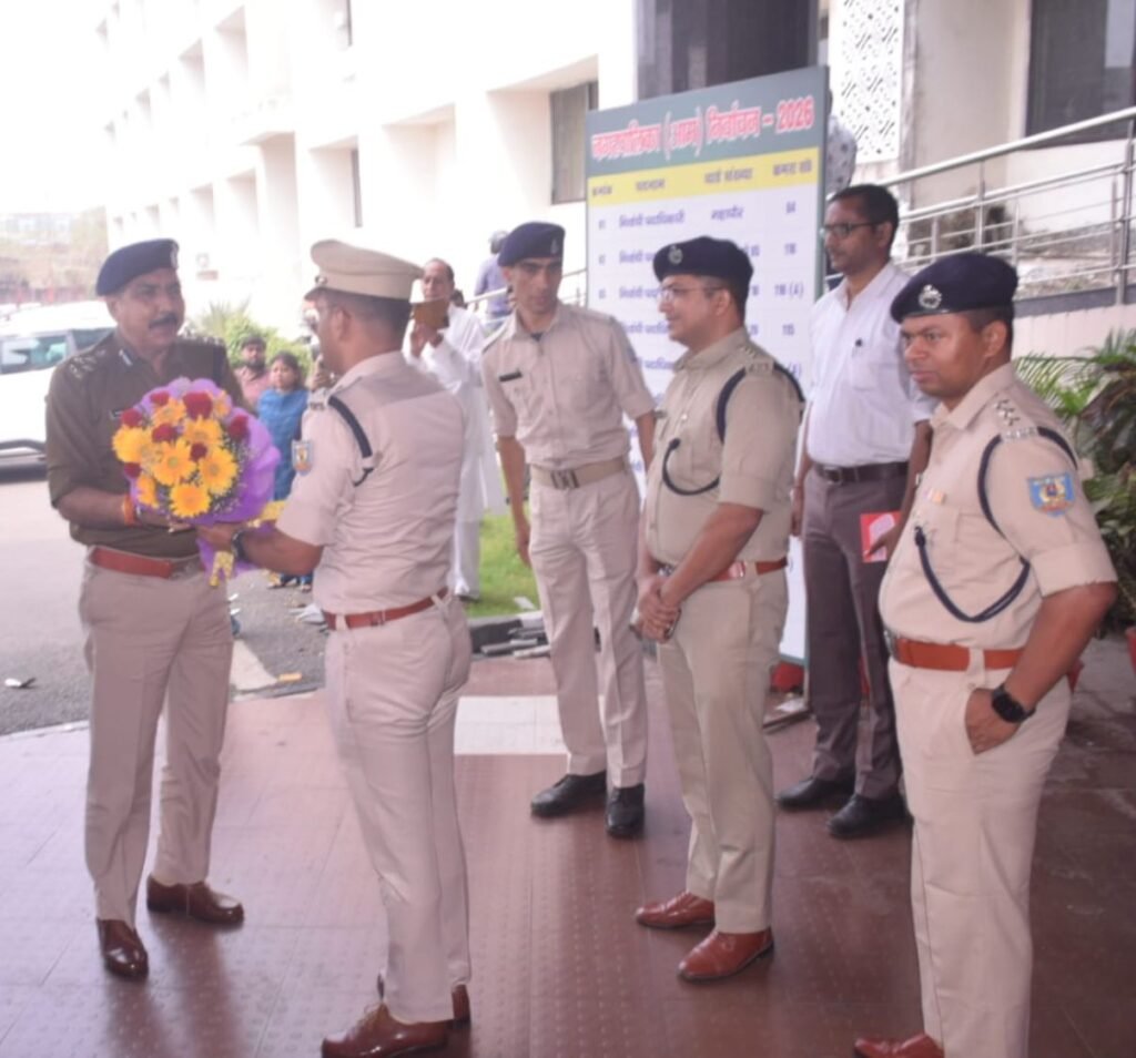 बोकारो रेंज के डीआईजी आनंद प्रकाश का धनबाद दौरा, पुलिस मुख्यालय में की समीक्षा बैठक…