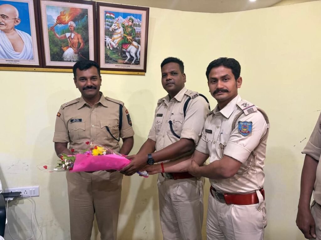गोमो में प्रशिक्षु आईपीएस अंकित सिंहा ने संभाला हरिहरपुर थाना प्रभारी का पदभार…