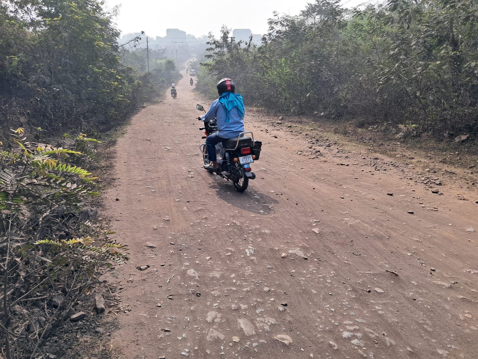 टूट -फूट गईं है कारगली जाने वाली सड़क, लोगों को हो रही परेशानी…