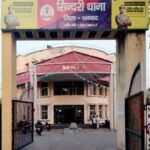 दो मोटरसाइकिल चोर को सिंदरी पुलिस ने धरदबोचा…