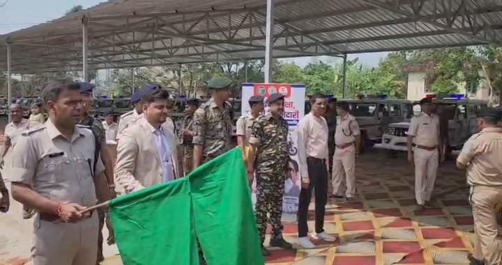 उपायुक्त व एसएसपी ने धनबाद पुलिस को मिले आधुनिक वाहनों को हरी झंडी दिखाकर किया रवाना…