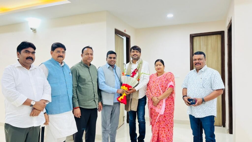 रांची स्थित विधायक आवास में गृह प्रवेश समारोह, कई विधायकों व धनबाद महापौर की मौजूदगी से बढ़ी राजनीतिक सरगर्मी…