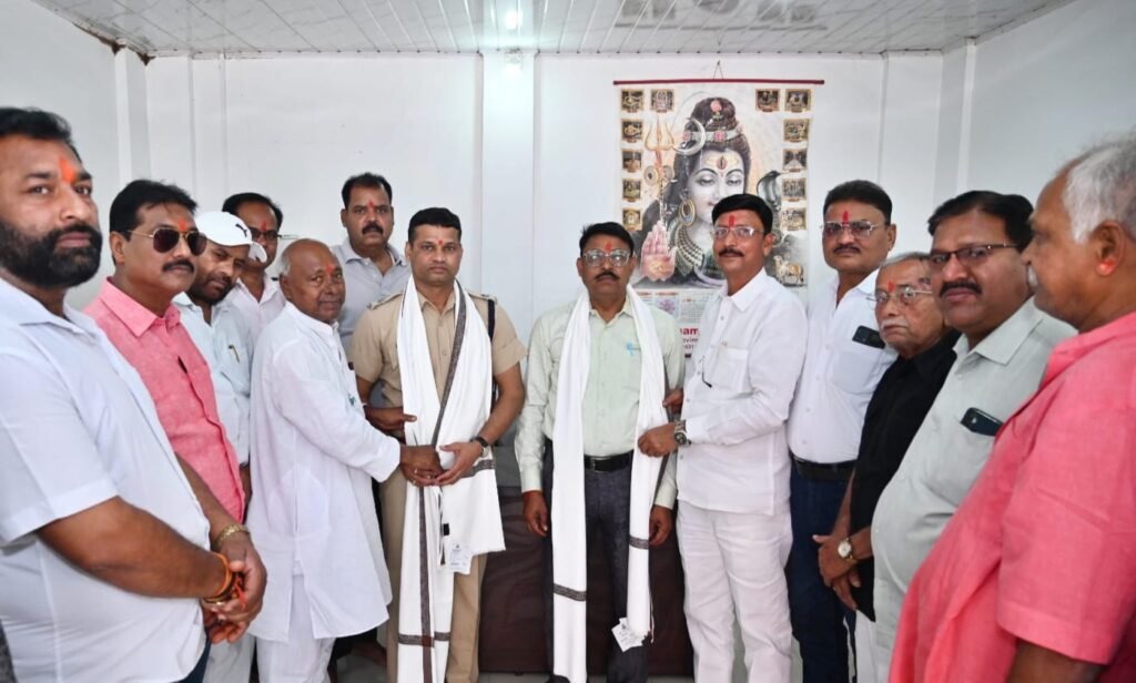 शिव मंदिर शाहपुरा में भव्य विदाई एवं स्वागत समारोह का आयोजन…