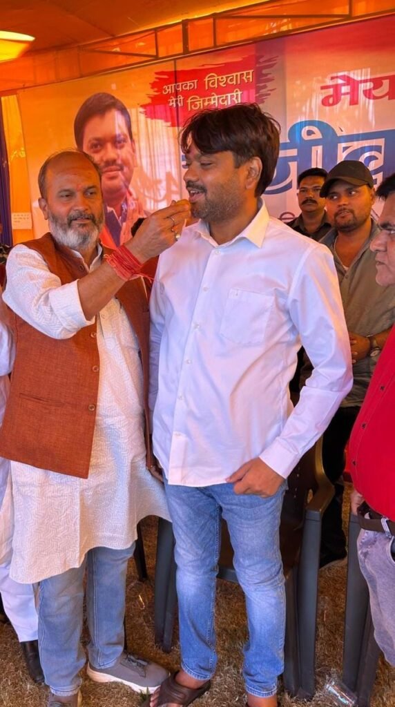 बीजेपी युवा मोर्चा के पूर्व जिला अध्यक्ष मुकेश पांडेय ने मेयर संजीव सिंह को जन नेता बताते हुए बधाई दी…