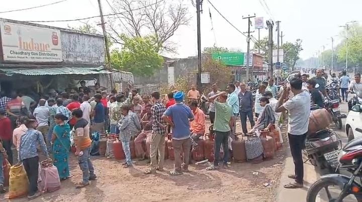 बस्ताकोला में LPG संकट से हाहाकार, उपभोक्ताओं का फूटा गुस्सा…