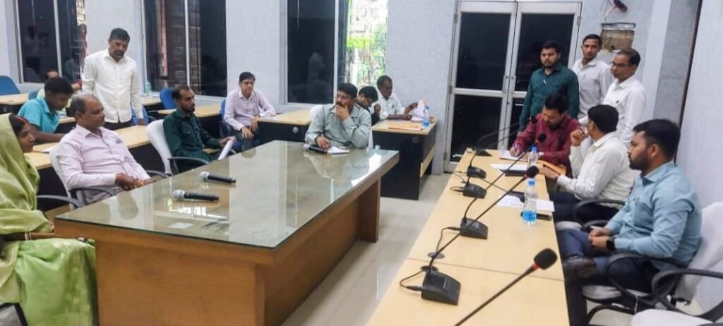 जिला परिषद की 6 दुकानों की हुई नीलामी…