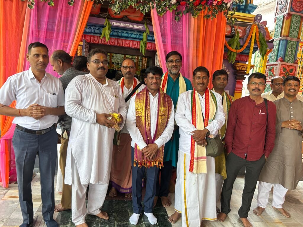 श्री बालाजी मंदिर के भव्य वार्षिकोत्सव में शामिल हुए {शत्रुघ्न महतो}…