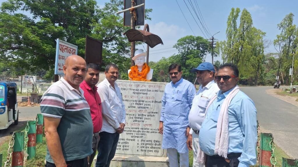 बीजेपी विधायक राज सिन्हा ने शहीद ए आजम भगत सिंह की प्रतिमा पर किया माल्यार्पण…