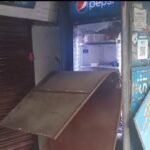 धनबाद में दुकान के बाहर रखे फ्रिज को तोड़कर चोरी, मुख्य सड़क पर घटना से सुरक्षा पर उठे सवाल….
