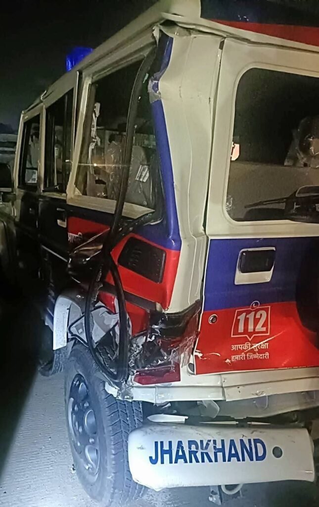 नई पुलिस गाड़ी बनी हादसे का शिकार, ट्रेलर चालक मौके पर गिरफ्तार…
