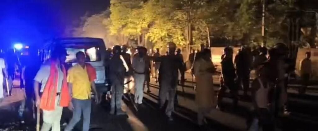 धनबाद: बलियापुर में रामनवमी जुलूस के दौरान दो पक्षों में पत्थरबाजी, कई लोग घायल,पुलिस ने कराया शांत…