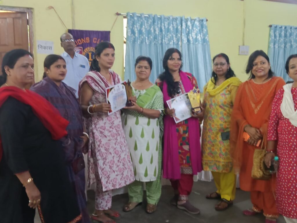 लायंस क्लब सिंदरी के महारक्तदान शिविर में पार्षद सहितरक्तवीरों ने किया रक्तदान…