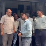 धनबाद जिला परिषद की दुकानों की नीलामी, एक दुकान के लिए 5 लाख तक पहुंची बोली…