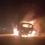 चंद्रपुरा में अपराधियों का तांडव, डीवीसी साइडिंग के ऐश लदे हाईवा में लगाई आग, चालक के साथ मारपीट…