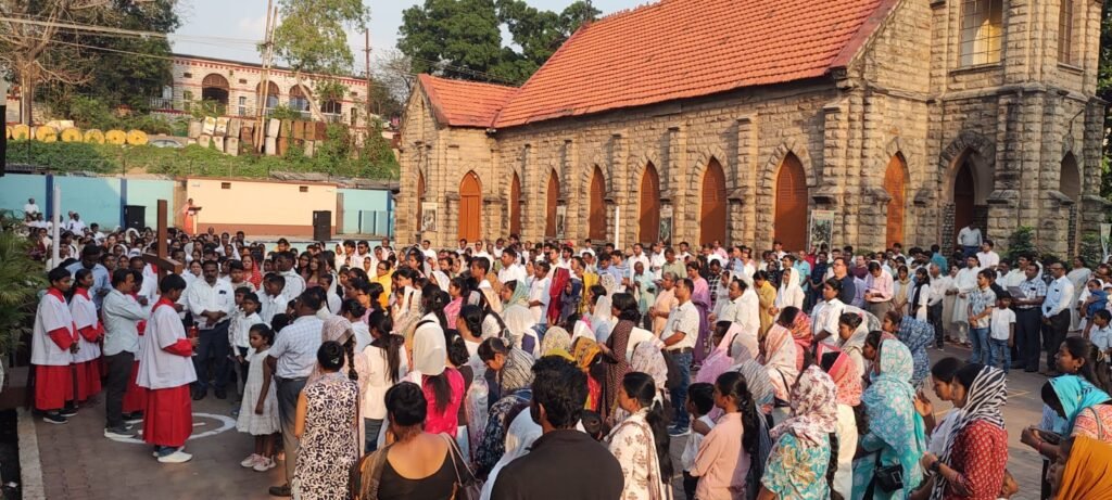 प्रभु ईशा मसीह के “ईस्टर” आयोजन को लेकर ईसाई चर्चों में भव्य तैयारी..