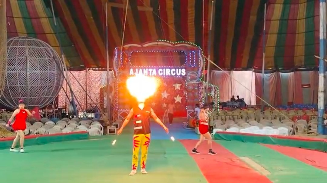 विलुप्त होती सर्कस: खाली होती सीटें, टूटता कलाकारों का मनोबल अजंता सर्कस में 250 से घटकर 70 रह गए कर्मचारी…