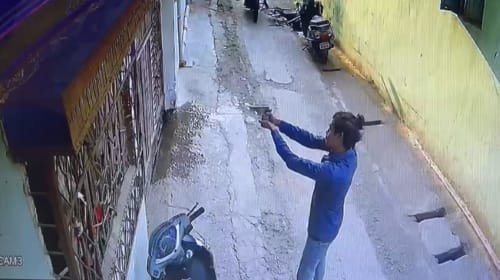 अपराधियों ने ताबड़तोड़ फायरिंग कर फैलाई दहशत,वारदात घटना सीसीटीवी कैमरे में हुई कैद…