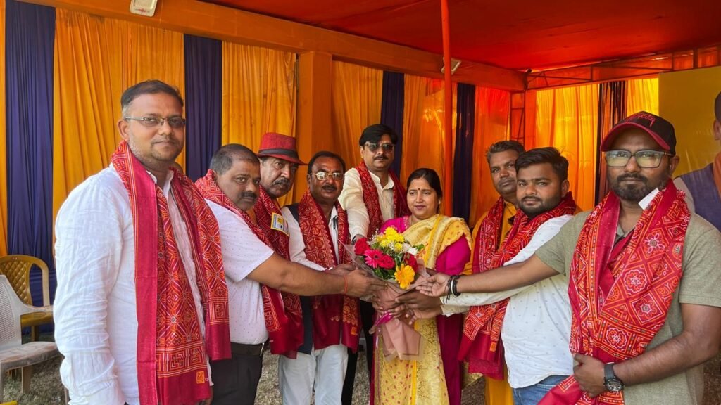 सिंह मेंशन में गूँजी लोकतंत्र के चौथे स्तंभ की गूँज, विधायक रागिनी सिंह ने किया नवनियुक्त पत्रकार पदाधिकारियों का सम्मान…