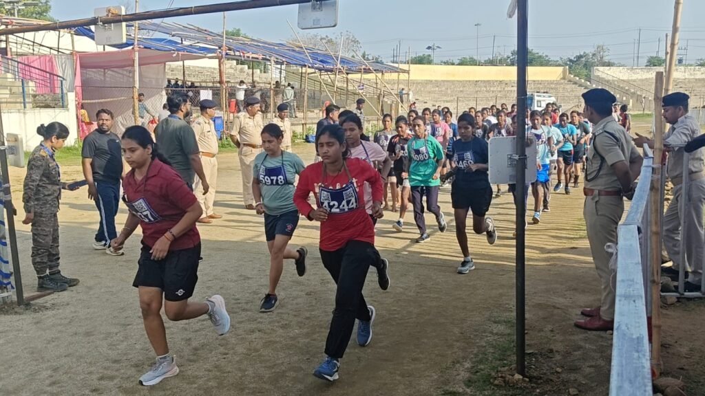 होमगार्ड भर्ती परीक्षा के पांचवे दिन में शामिल हुए निरसा और एग्यारकुंड के अभ्यर्थी…