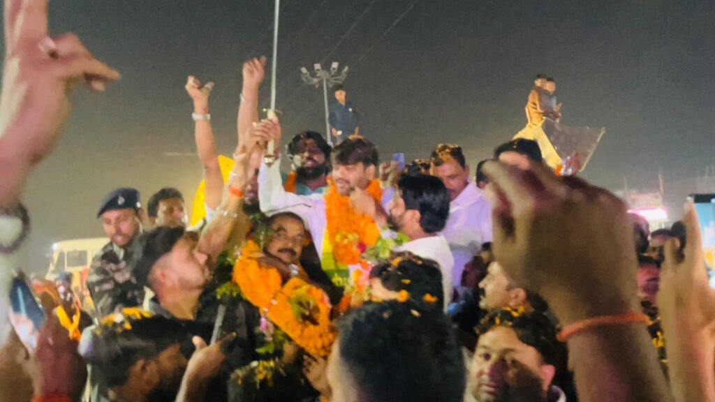 कतरास में आभार यात्रा में उमड़ा जनसैलाब, मेयर संजीव सिंह का हुआ भव्य स्वागत…