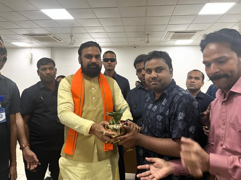 सिंदरी सिंह ट्रेवल्स के अंकित सिंह ने बिहार के नवनियुक्त मुख्यमंत्री को शुभ कामनाएं और बधाई दी…