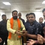 सिंदरी सिंह ट्रेवल्स के अंकित सिंह ने बिहार के नवनियुक्त मुख्यमंत्री को शुभ कामनाएं और बधाई दी…