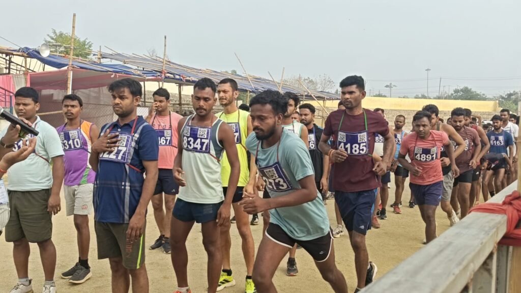 होमगार्ड बहाली प्रक्रिया के दसवें दिन धनबाद प्रखंड के अभ्यर्थियों ने दी शारीरिक दक्षता परीक्षा…