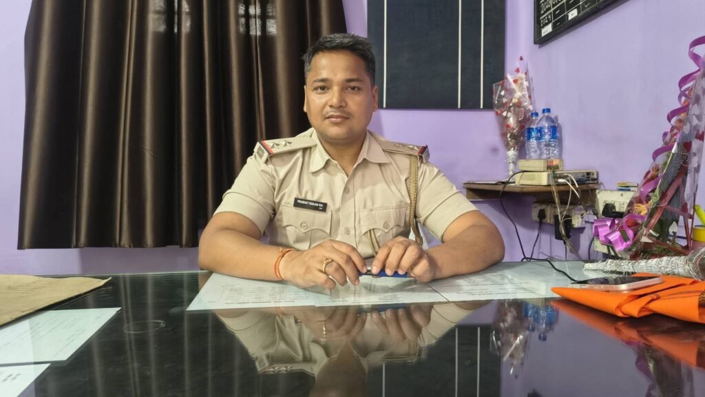 तीसरा थाना में प्रभात रंजन राय ने संभाला थाना प्रभारी का पदभार..